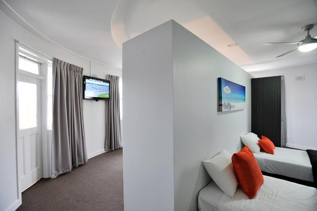 The Lakes Hotel Entrance Room photo
