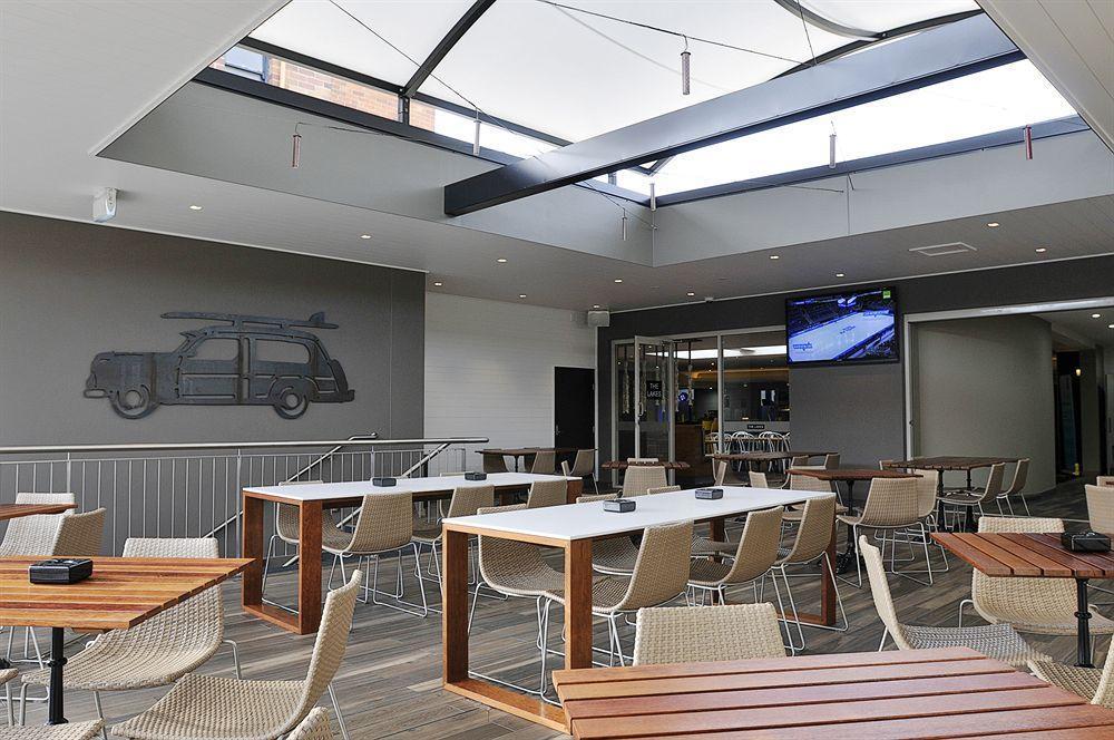 The Lakes Hotel Entrance Exterior photo